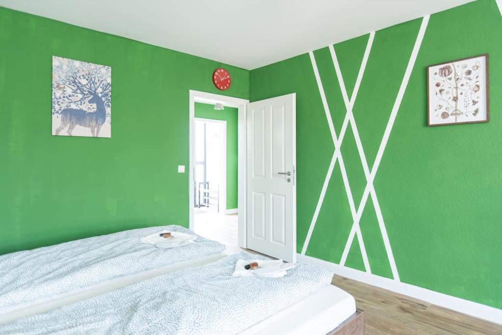 Nature Inspiration Apartment With Balcony & Grill Bbq In Duisburg Mitte Central Station 10 Mins & Big Tv With Photo Lights Dış mekan fotoğraf