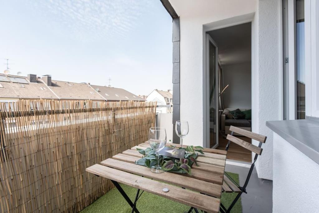 Nature Inspiration Apartment With Balcony & Grill Bbq In Duisburg Mitte Central Station 10 Mins & Big Tv With Photo Lights Dış mekan fotoğraf